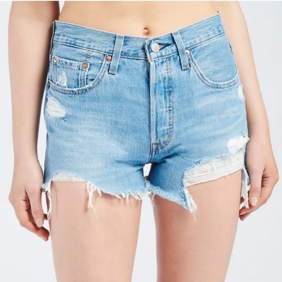 Levi's Women's 501 Cotton High Rise Denim Shorts Sansome St Size 26 56327-0193 - Picture 3 of 16